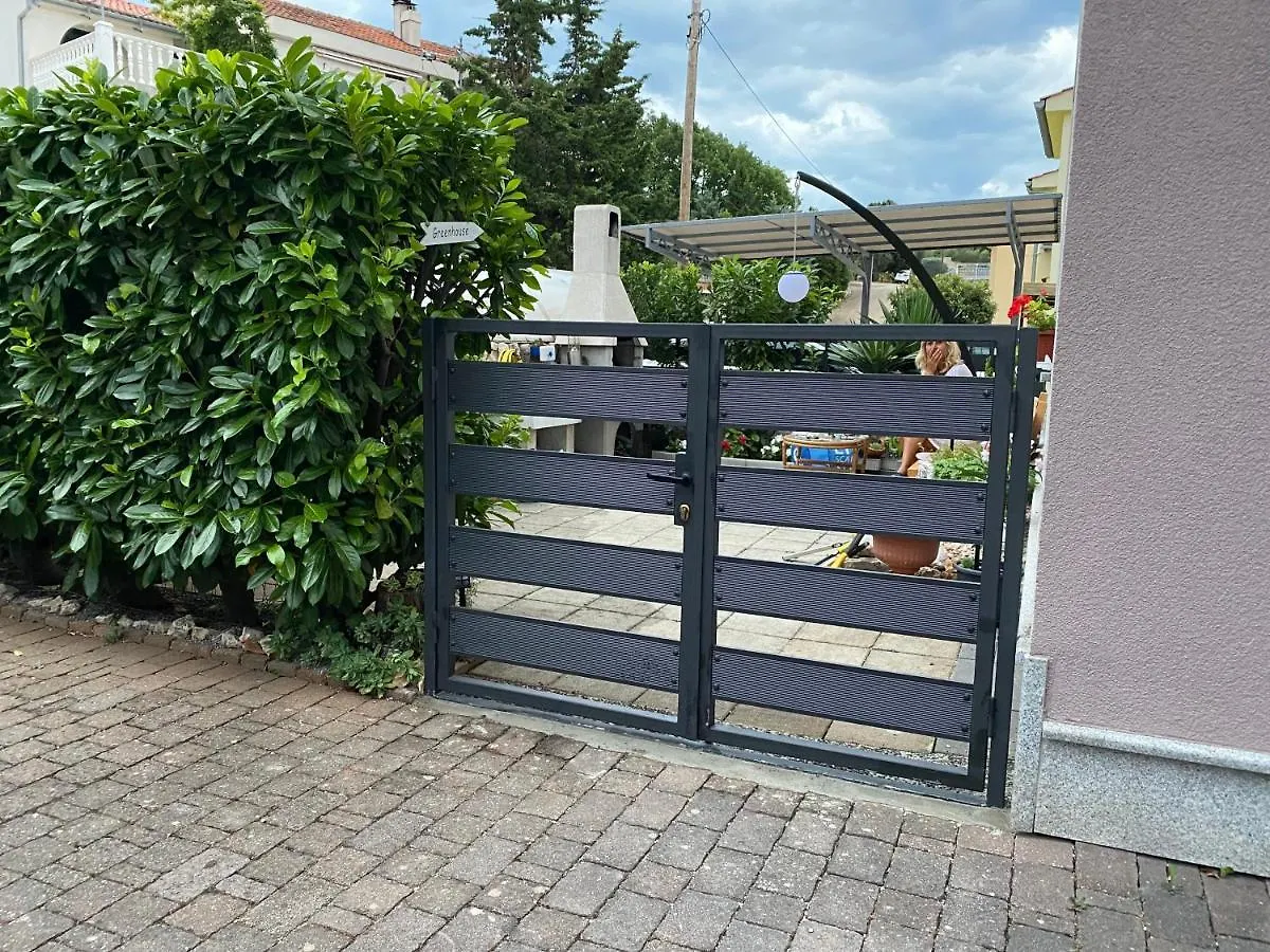Apartment Donna Sandra Vrh  Croatia